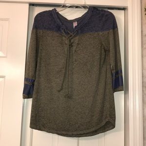 Three quarter sleeve shirt